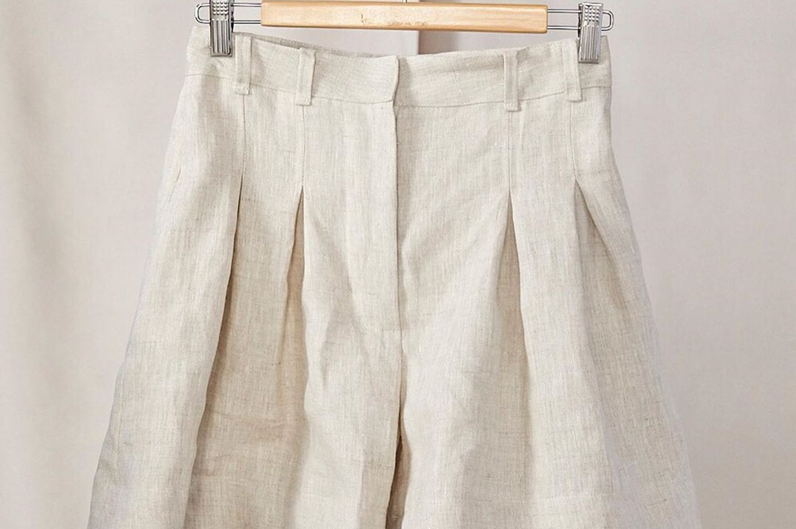 What is linen made from, and why do so many people love wearing it?